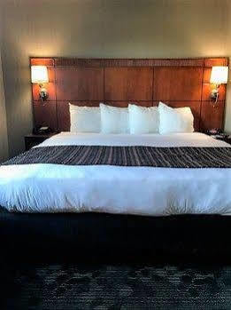 Hotel Country & By Radisson, Delta Park North