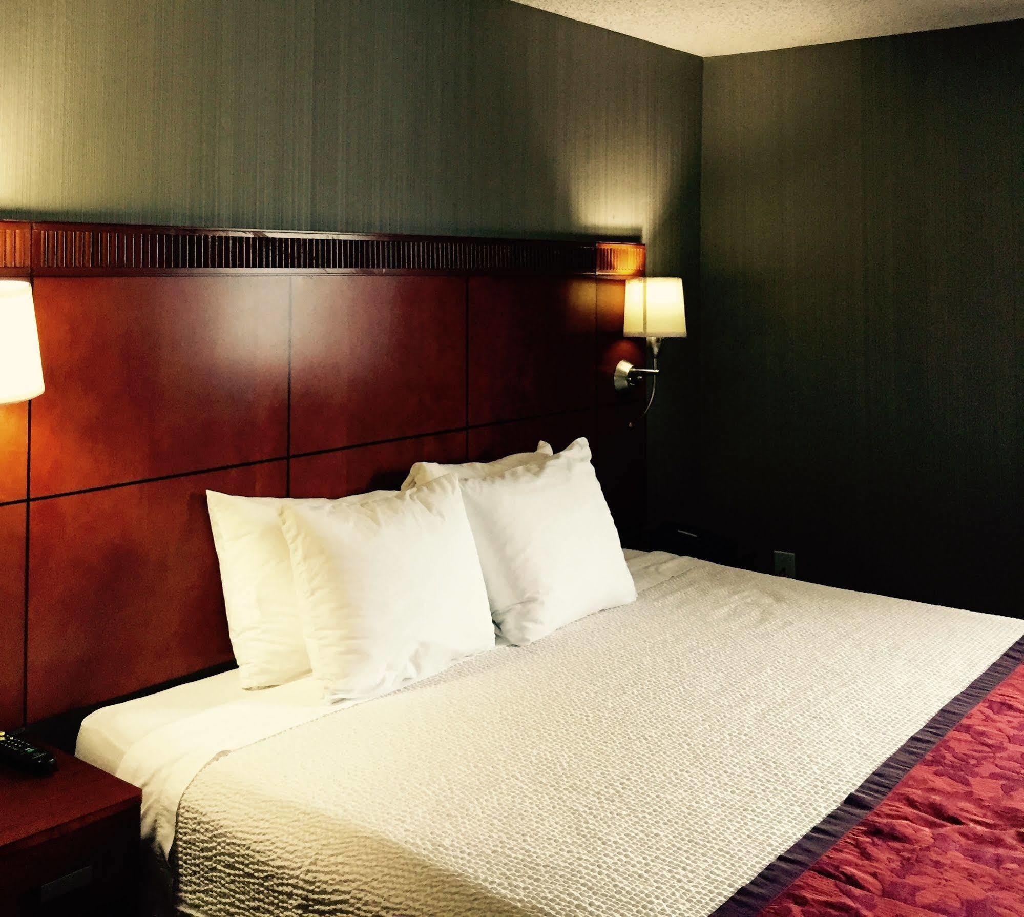 Country & By Radisson, Delta Park North 3*