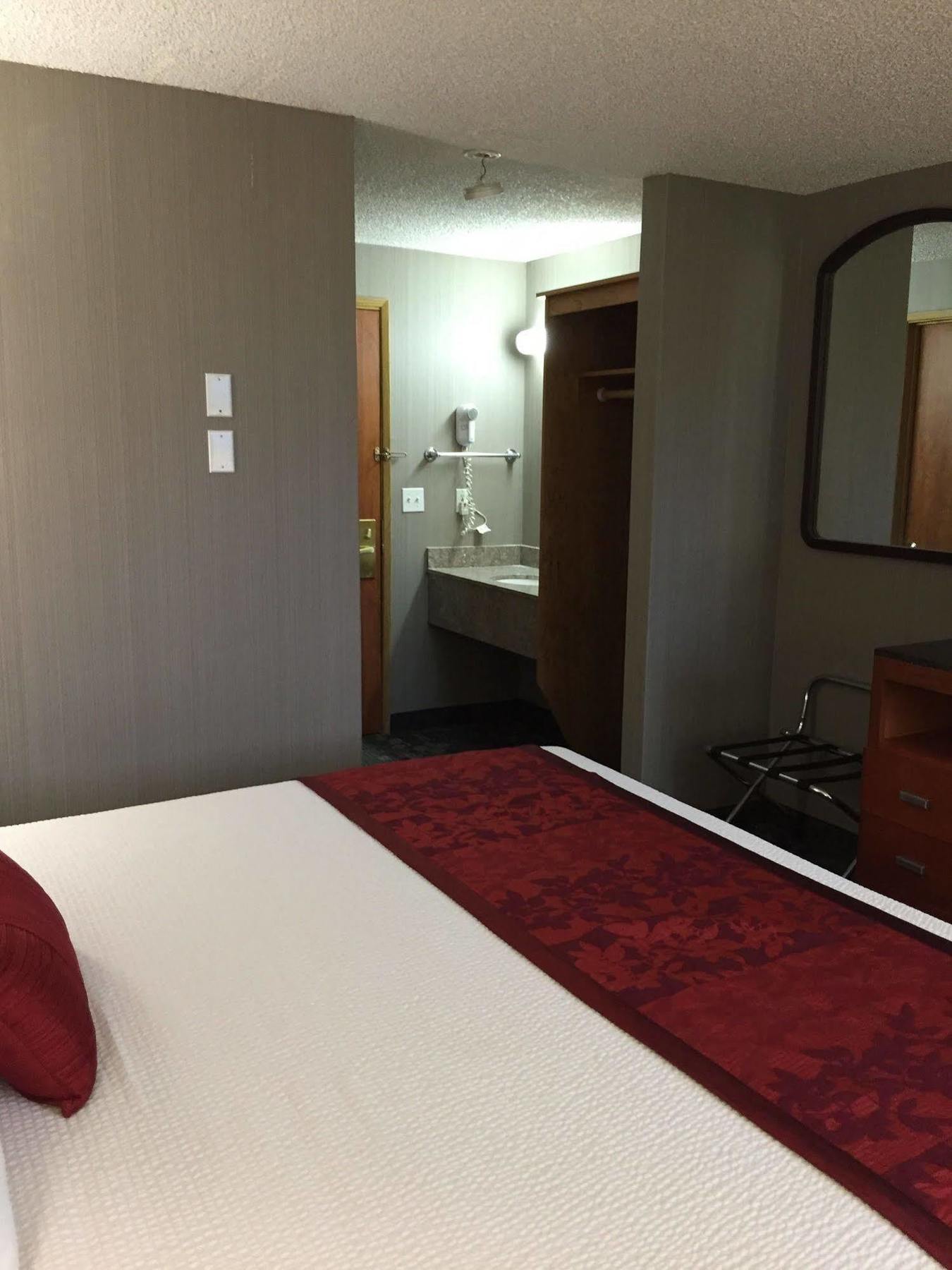 Country & By Radisson, Delta Park North Portland