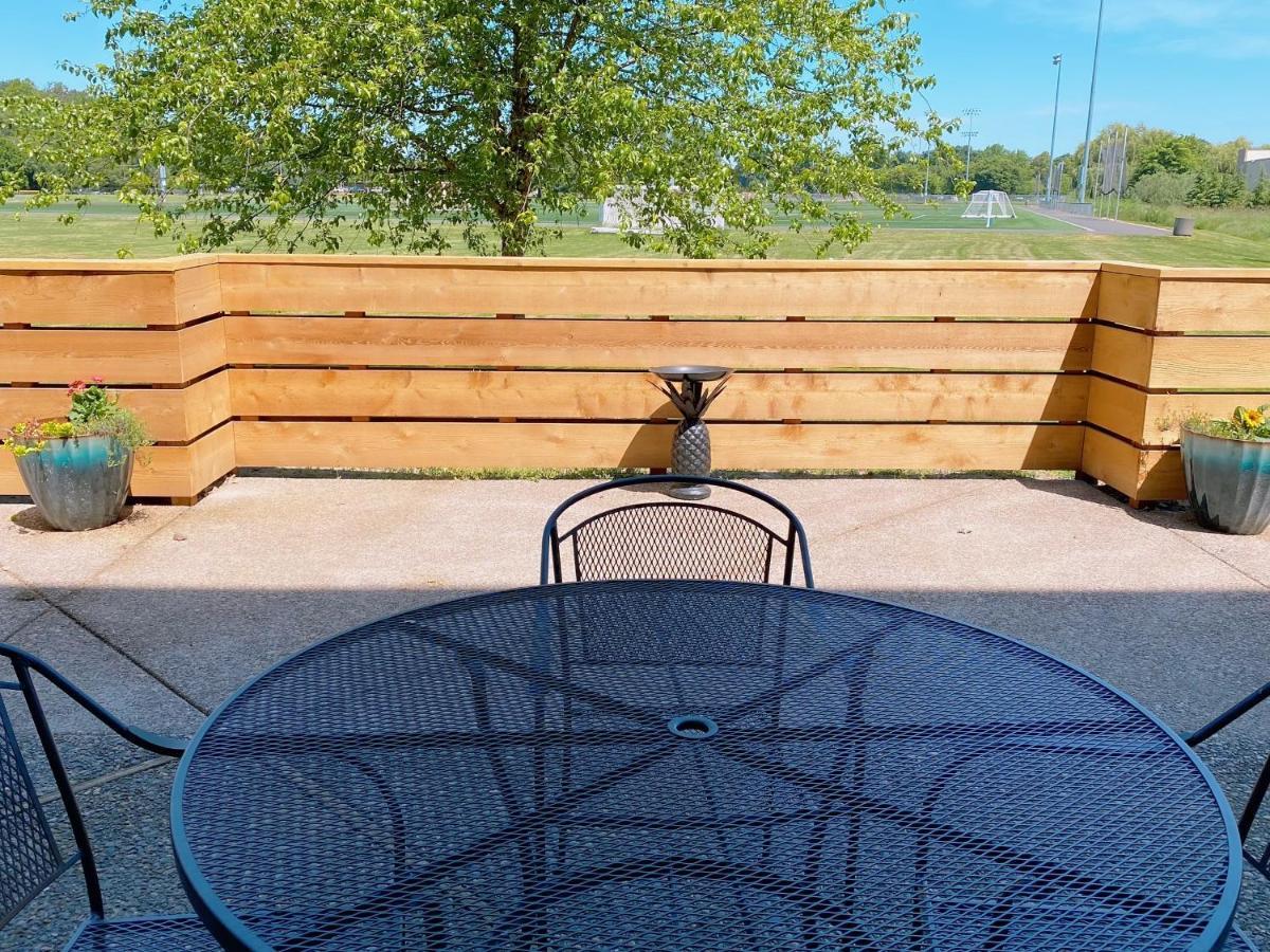 Country & By Radisson, Delta Park North