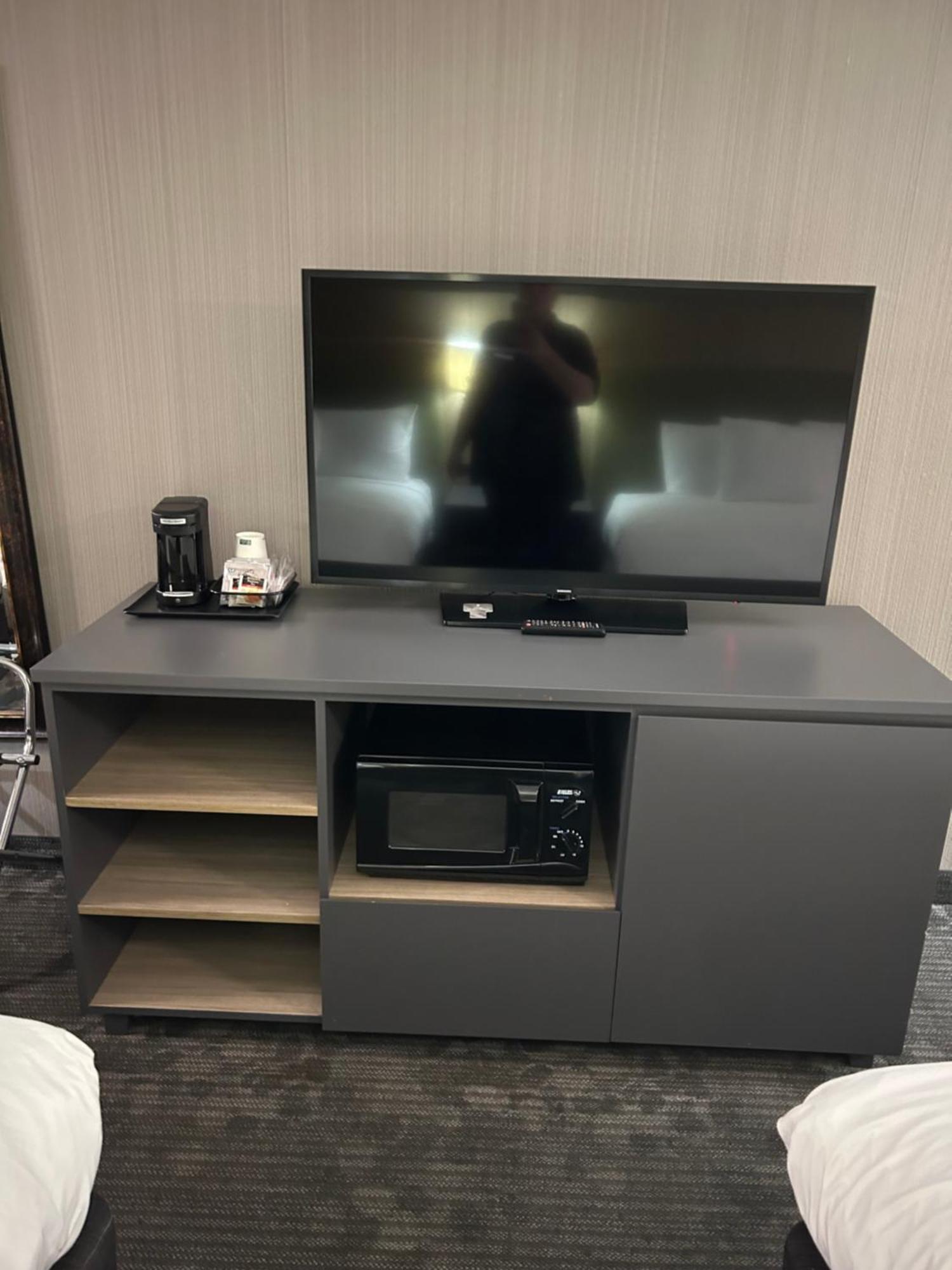 Country & By Radisson, Delta Park North