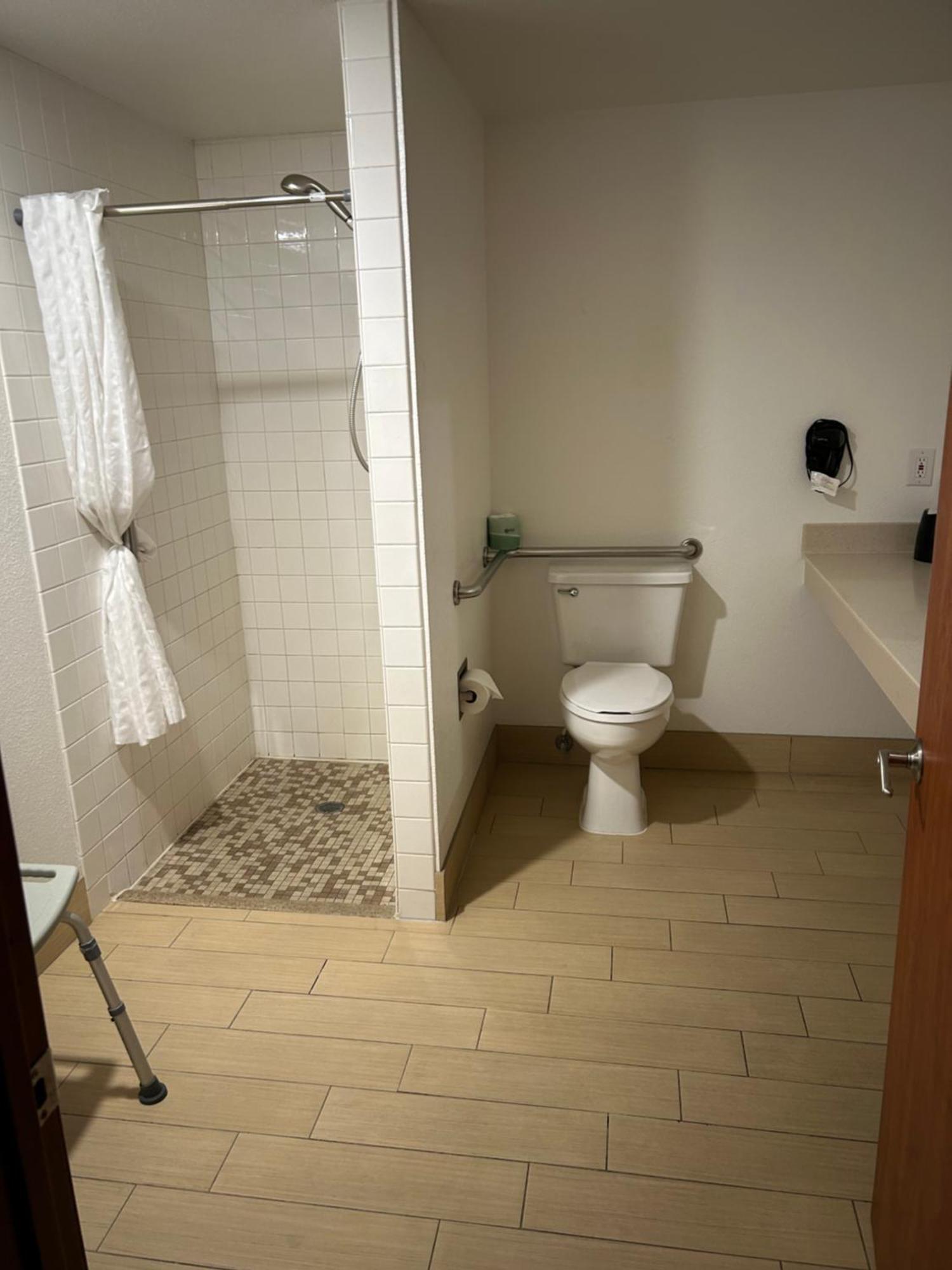 Hotel Country & By Radisson, Delta Park North