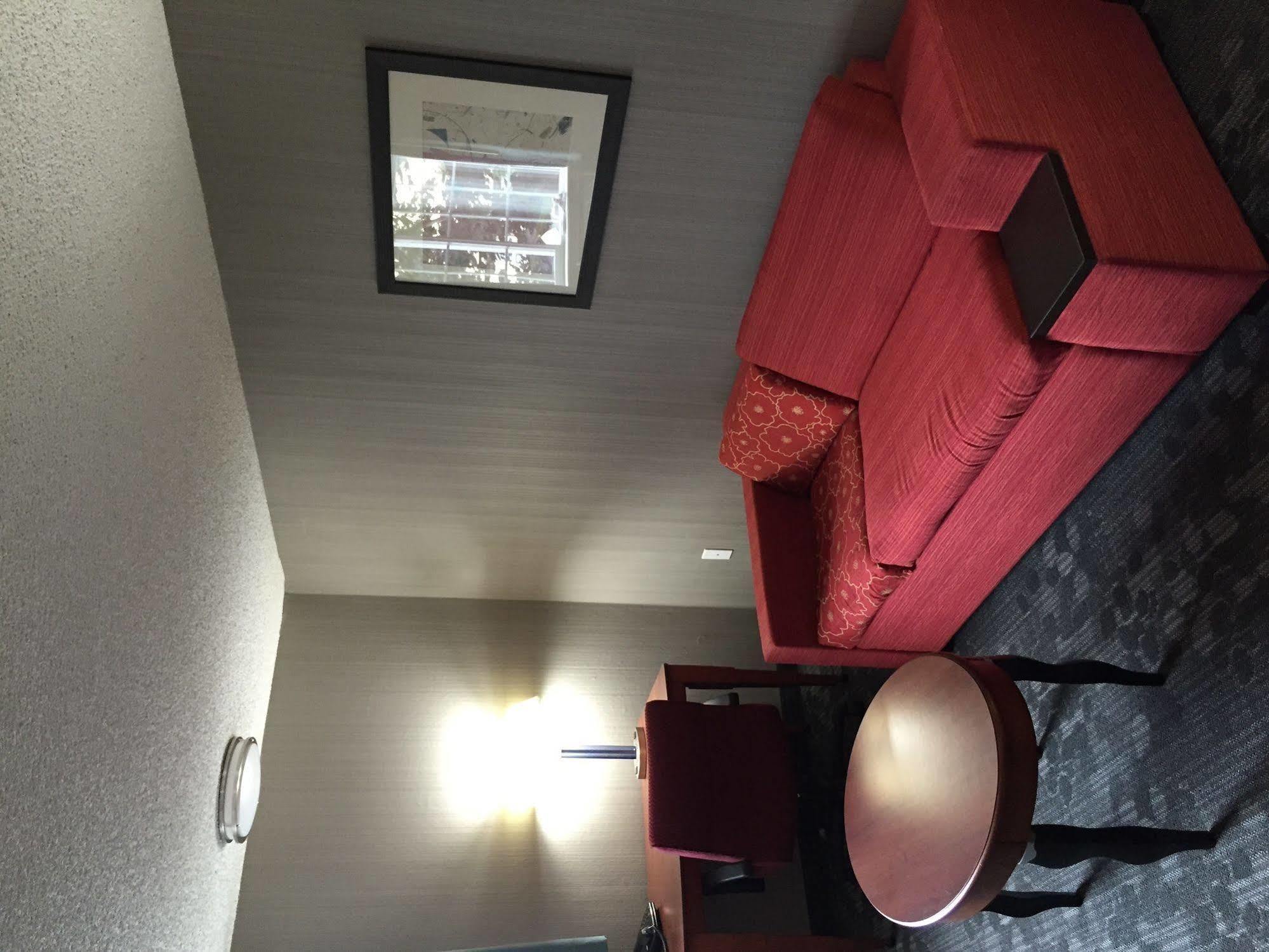 Country & By Radisson, Delta Park North 3*