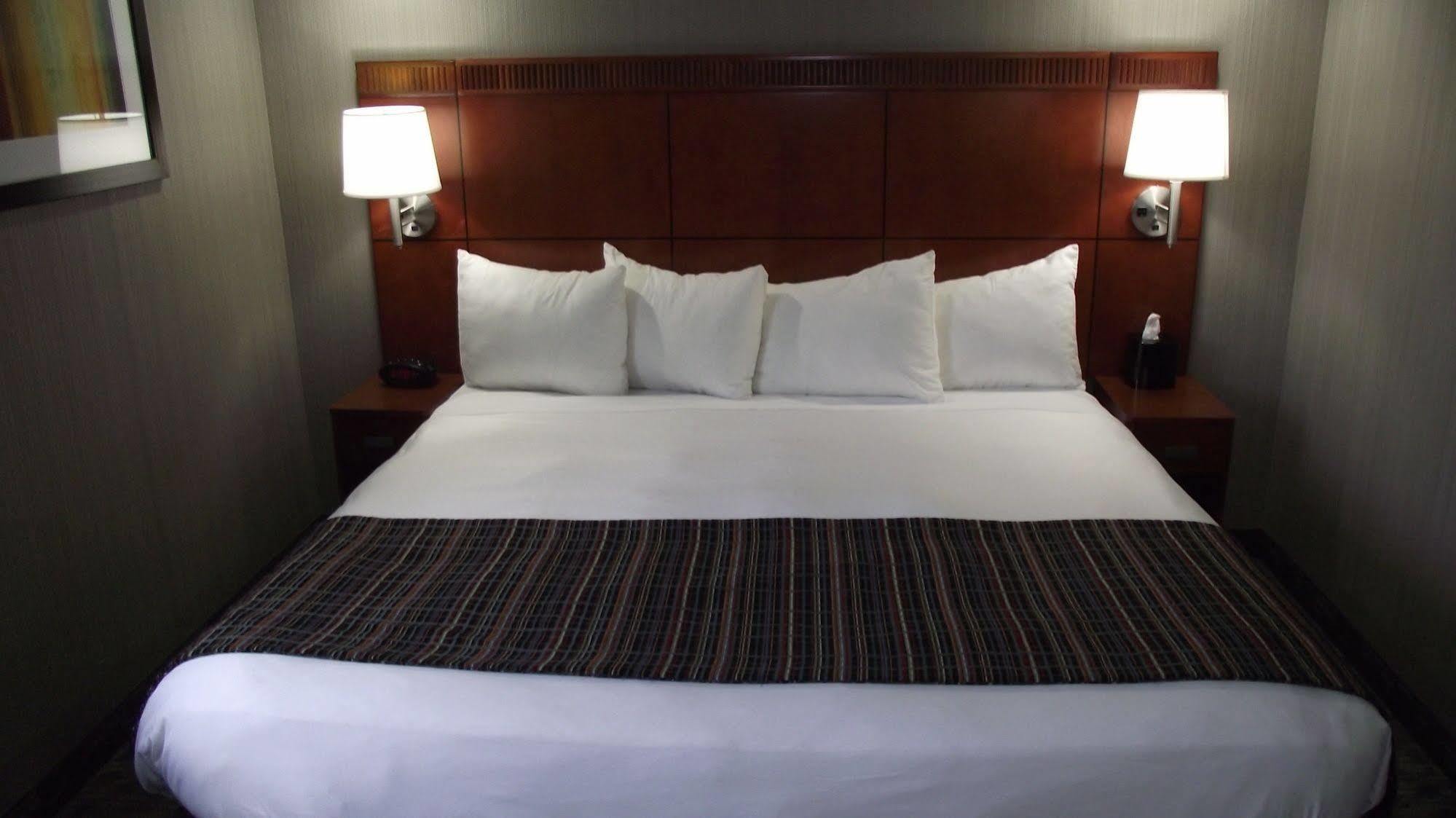 Hotel Country & By Radisson, Delta Park North 3*