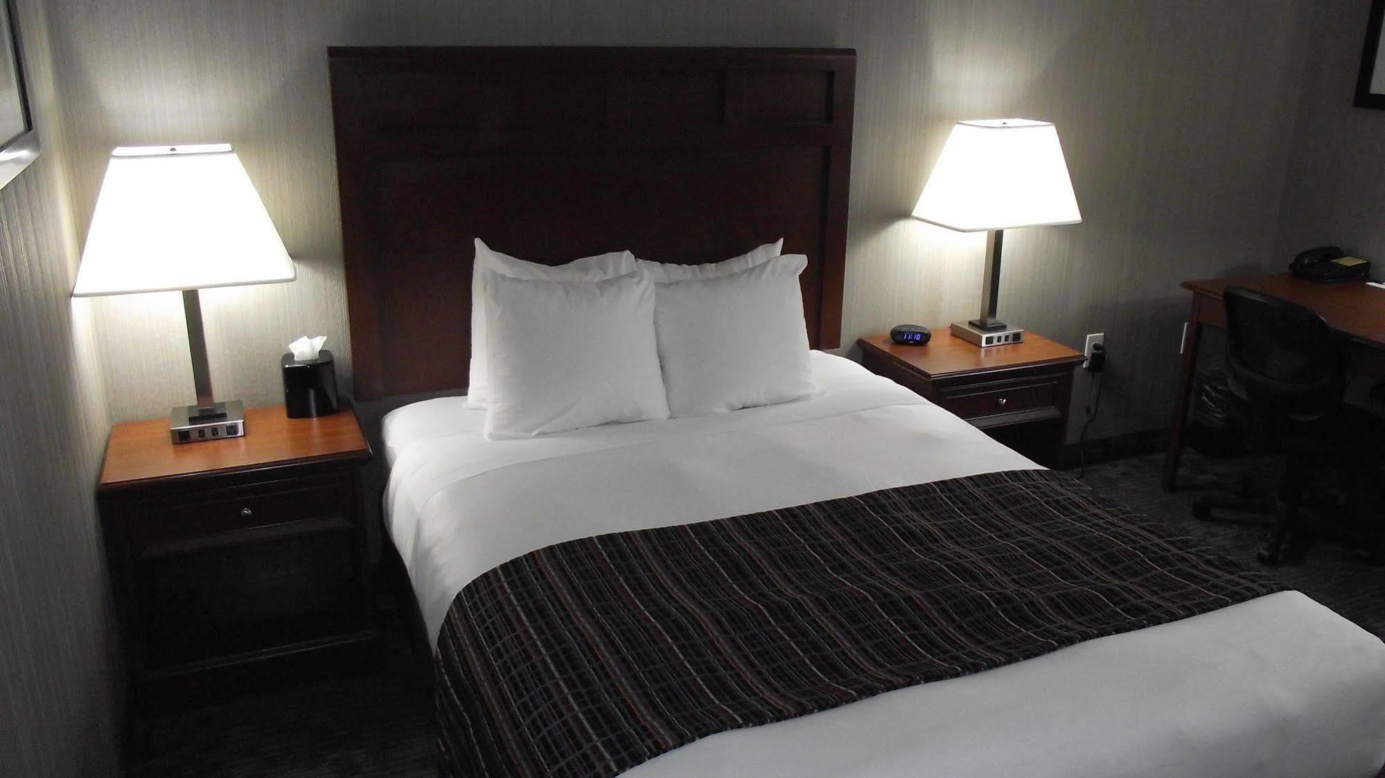 Country & By Radisson, Delta Park North 3*