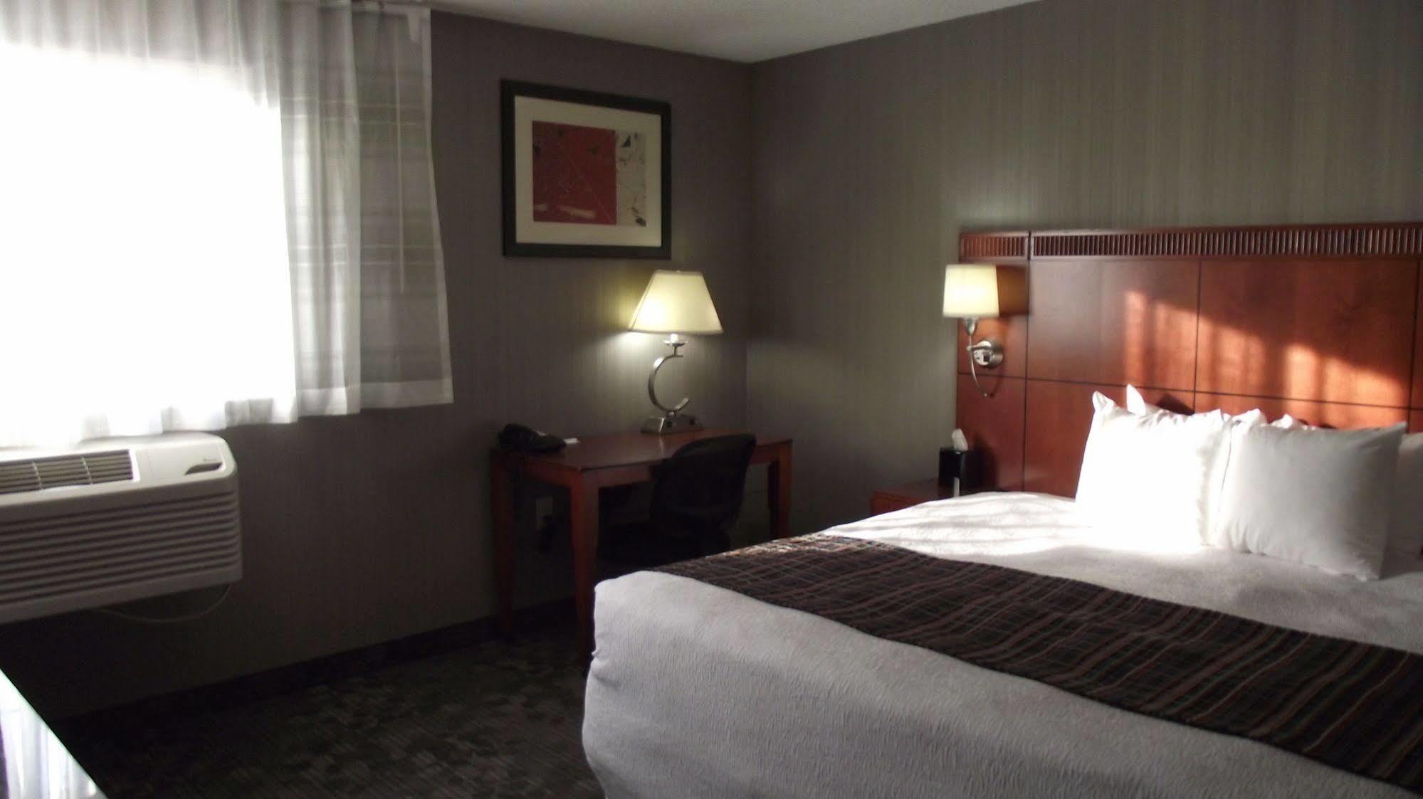 Country & By Radisson, Delta Park North Hotel