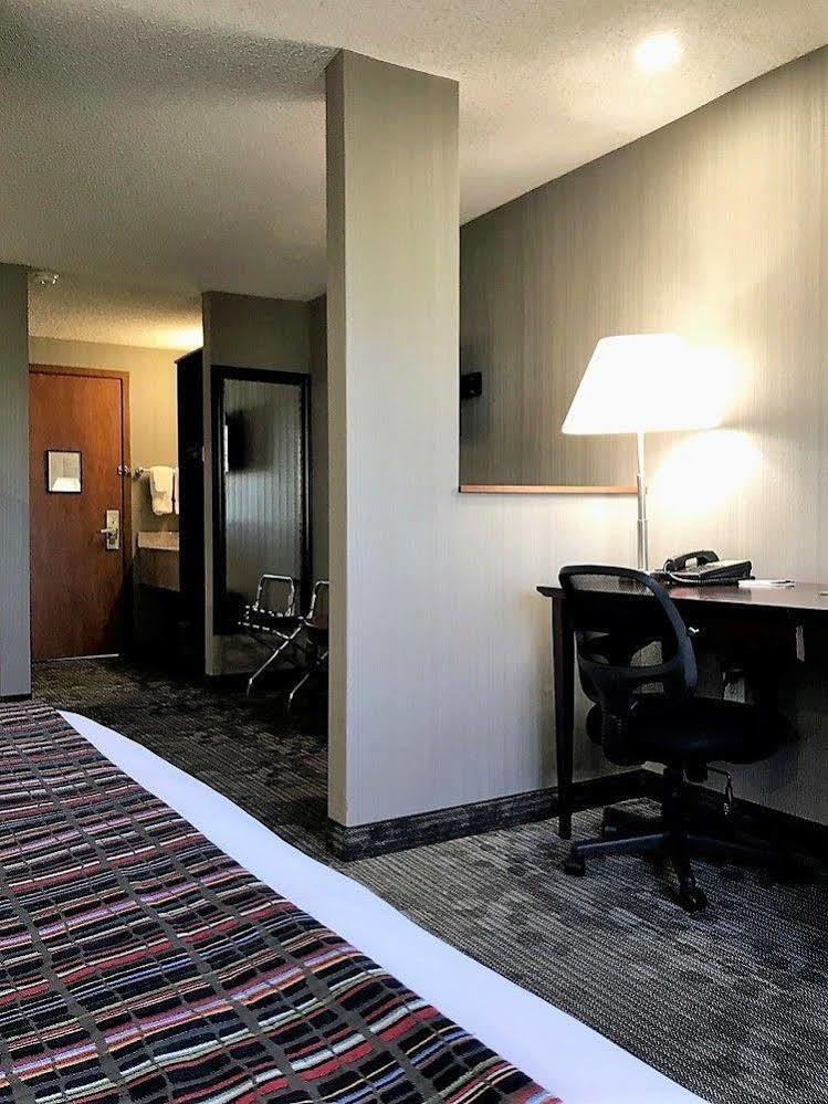 Country & By Radisson, Delta Park North Hotel 3*